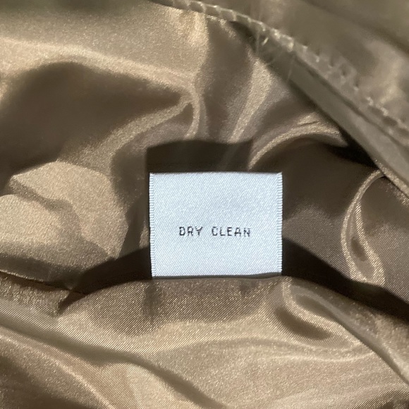 Talbots
12P
Camel Jacket
Feels like suede
Shoulder pads - Picture 6 of 6